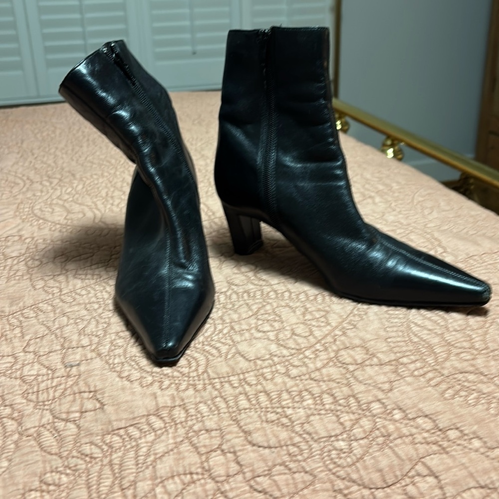 Black leather Unisa boots